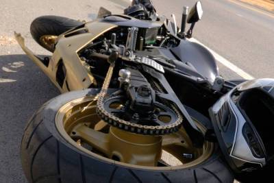 Полицейский автомобиль насмерть сбил мотоциклиста в Боровичах