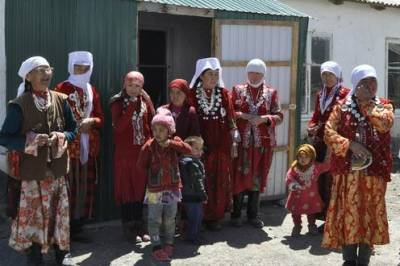 Киргизия эвакуирует афганских киргизов, бежавших из Афганистана в Таджикистан