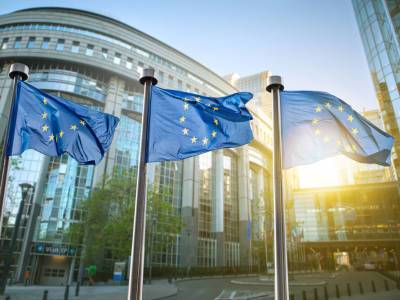 Евросоюз официально утвердил рекомендацию о включении Украины в "зеленый список"