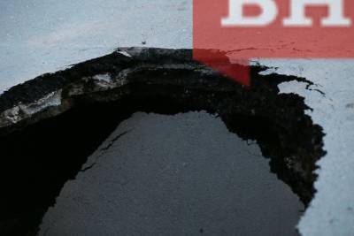 Автовладелец взыскал с магазина ущерб за яму на дороге в Сыктывкаре