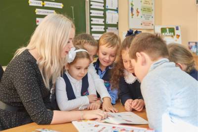 Вице-премьера Голикову попросили ввести единый оклад для учителей и воспитателей – Учительская газета