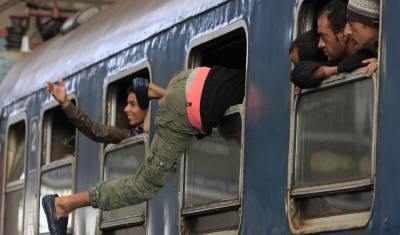 Минстрой намерен ввозить мигрантов на чартерных поездах «целыми составами»