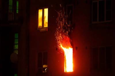 В пятиэтажке под Новгородом вспыхнула квартира