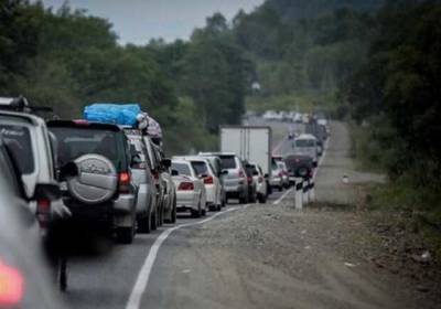 Как самые наглые объезжают пробку по дороге в Кирилловку