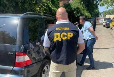 В Черновцах помощника народного депутата поймали на взятке в 5700 долларов