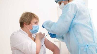 От COVID-19 могут вакцинировать в аптеках, – Минздрав
