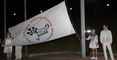 В Витебске ночью со световым шоу подняли флаг "Славянского базара-2021"
