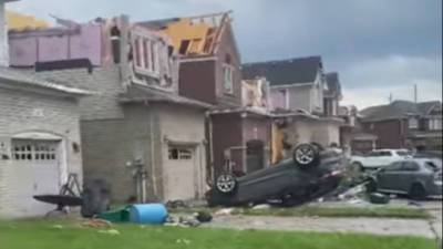 Восемь человек пострадали в Канаде во время разрушительного торнадо