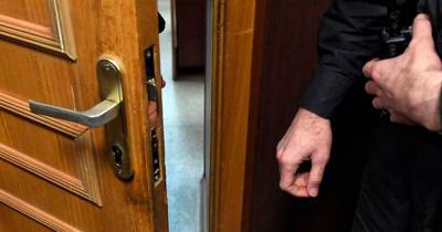 Москвич сломал пальцы полицейскому при обыске квартиры