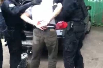 Костромские полицейские задержали торговца контрафактным алкоголем и табаком