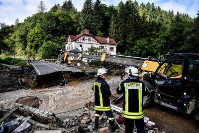 Более тысячи человек пропали после наводнения на западе Германии