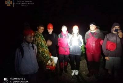 На Прикарпатье спасли пятерых туристов, путь которым отрезала разбушевавшаяся река