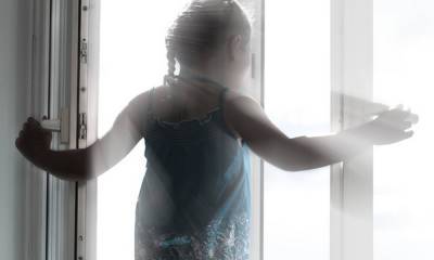 В Карелии двухлетний ребенок выпал из окна