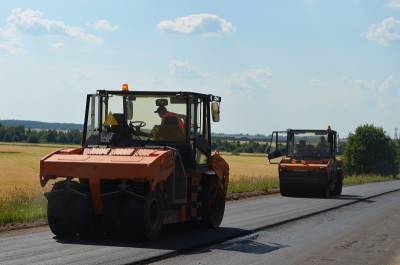 В Холм-Жирковском районе по нацпроекту ремонтируют дороги