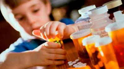 Рада запретила продажу лекарств детям до 14 лет