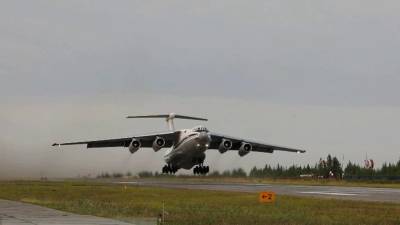 Экипажи авиации Минобороны помогают в тушении природных пожаров в Якутии