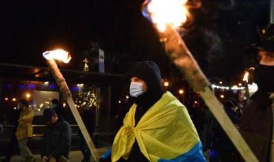 Писатель: Россия терпеливо ждет, когда Украина выйдет из политического "запоя"