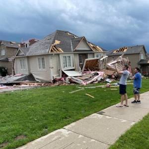 Торнадо разрушил жилой квартал возле Онтарио. Фото. Видео