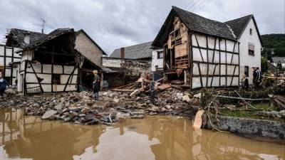 Число жертв мощного наводнения в Германии возросло до 80 человек - 5-tv.ru - Германия