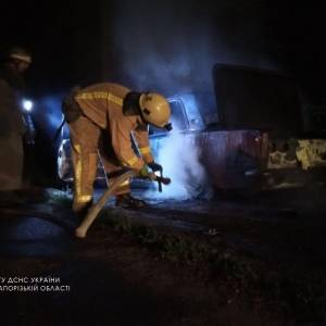 В Бердянске сгорел дотла автомобиль ВАЗ. Фото