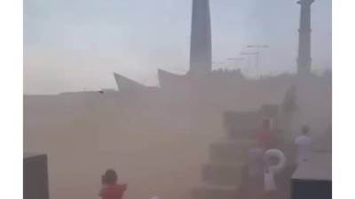 Песчаная буря накрыла парк 300-летия Петебурга