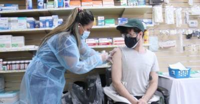 В Украине хотят прививать от коронавируса в аптеках