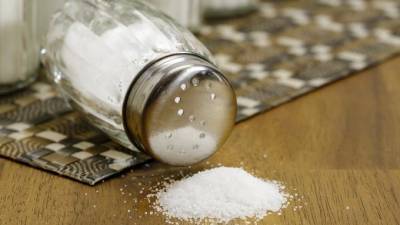 Великобритания вводит налог на продажу сахара и соли