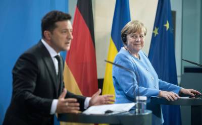 В Киеве заявили, что Меркель «вытирает ноги» об Украину