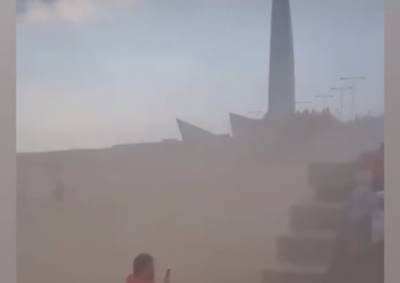 Парк 300-летия накрыла песчаная буря