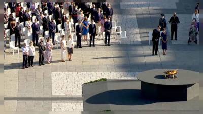 Король и королева Испании почтили память жертв COVID-19