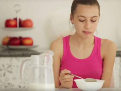 Борется со стрессом и снижает сахар: названы три важные причины, почему нельзя пропускать завтрак