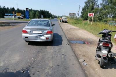 Пьяный водитель скутера устроил аварию на дороге в Тверской области
