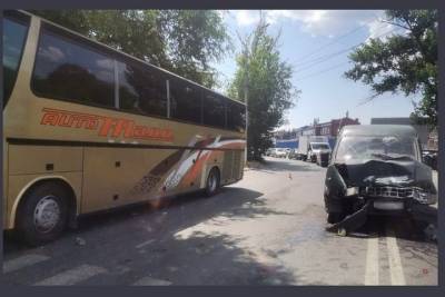В Волгограде в ДТП с автобусом пострадал 27-летний водитель «Газели»