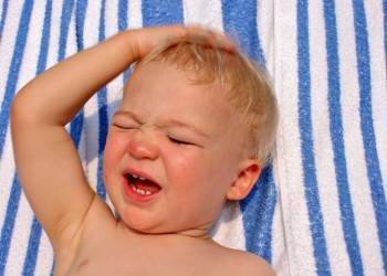 Тепловой удар у ребенка: как отдохнуть и остаться здоровым