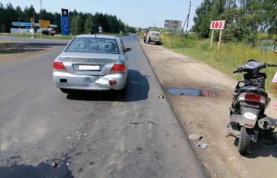 В Тверской области нетрезвый водитель на скутере врезался в легковушку