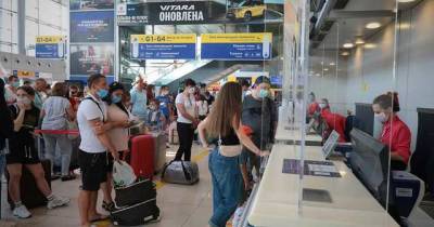 В Харькове туристы с детьми застряли в аэропорту: самолета ждали семь часов
