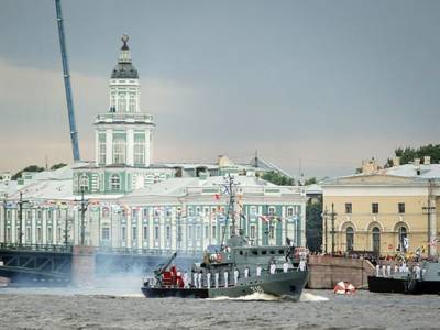 Из-за репетиций военно-морского парада в Петербурге днем разведут мосты и перекроют центр