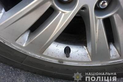В Житомире полиция задержала троих подростков за "модную" кражу колпачков с колес авто