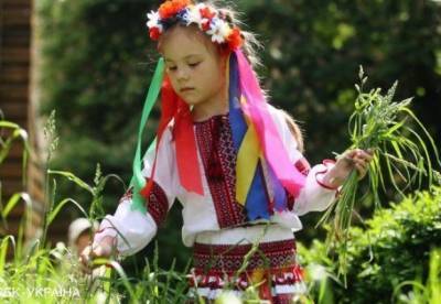 Как украинцы называли своих детей в 2021 году: названы популярные и редкие имена