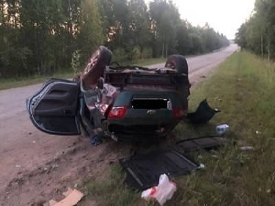 В Смоленской области иномарка перевернулась на дороге