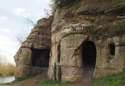 В Великобритании нашли пещеру изгнанного короля, которой 1200 лет (фото)
