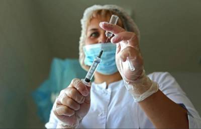 Поголовную вакцинацию в России введут в три этапа