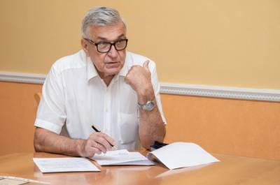 Михаил Тарасенко представил документы в избирком для регистрации на выборы в Госдуму