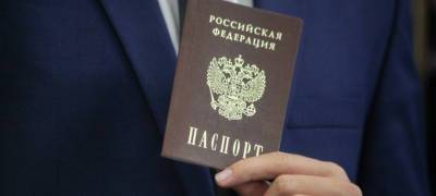 Власти разрешили гражданам еще пожить с просроченными паспортами