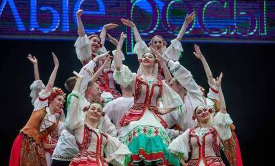 Гродненский ансамбль танца, музыки и песни «Белые росы» первым выступил на открытии «Славянского базара»