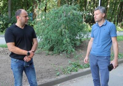 Депутат облдумы Андрей Глазунов проверил выполненные работы по освещению ЦПКиО