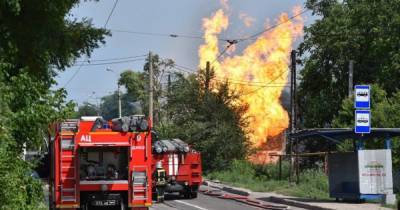 В Донецке взорвался газопровод: огонь поднимался не десятки метров вверх (фото, видео)
