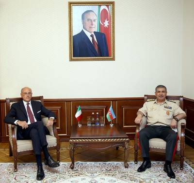 Министр обороны встретился с новоназначенным послом Италии в Азербайджане