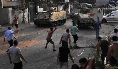 На севере Ливана 15 человек пострадали от столкновений демонстрантов с военными