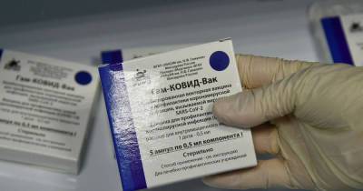 ФАС утвердила цены на упаковки двух российских вакцин